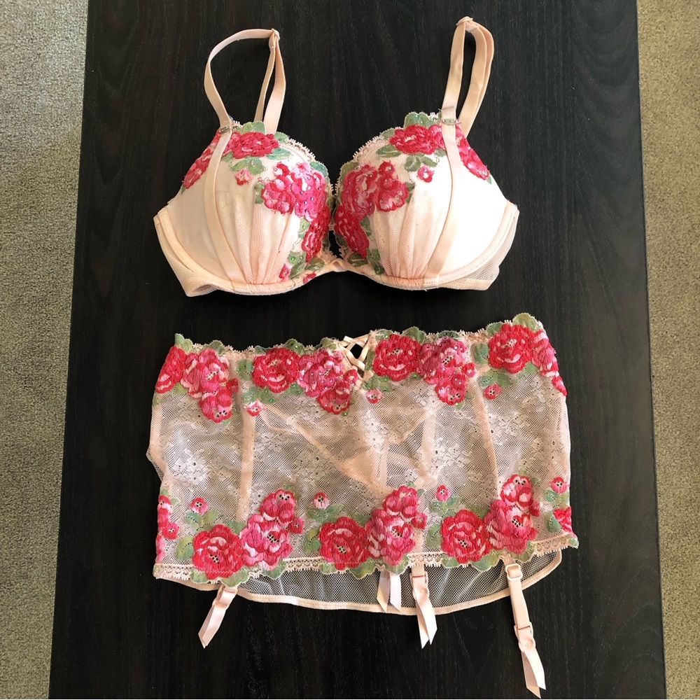 💗VICTORIA SECRET ROSE VALENTINES LIMITED EDITION Y2K lingerie set small 32D